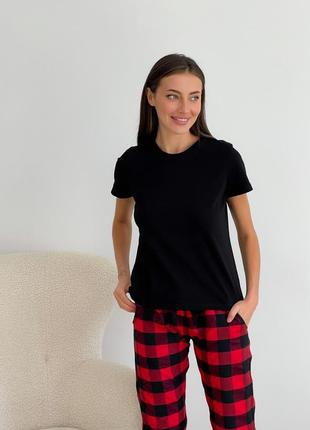 Жіночий піжамний комплект cosy у клітинку червоний/чорний(штани + чорна футболка)5 фото