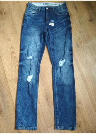 Классные стрейчевые джинсы с потертостями  livergy, р. 481 фото