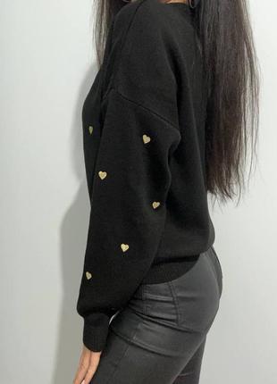 Стильний жіночий в'язаний светр з вишитими сердечками9 фото