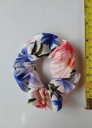Тканинна гумка для волосся в квіточку