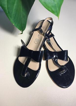 В'єтнамки лакові