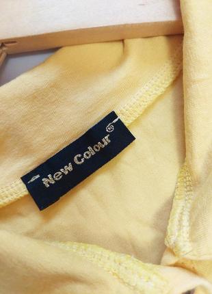 Женская желтая футболка с воротником и на застежках приталенная от бренда new colour2 фото