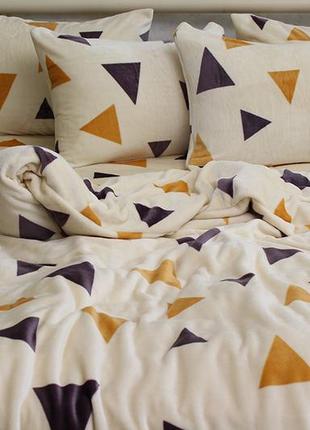 Утеплена постільна білизна з мікрофібри жовта з трикутниками. розміри: 1,5/2х сп/євро