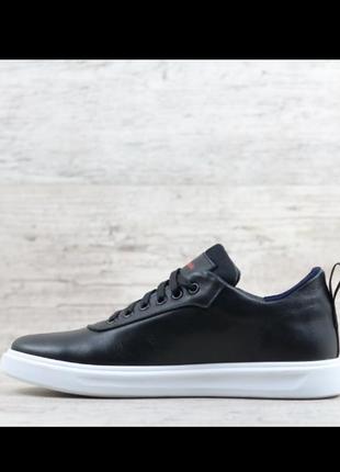 Мужские кожаные кеды/кроссовки reebok черные на белой подошве