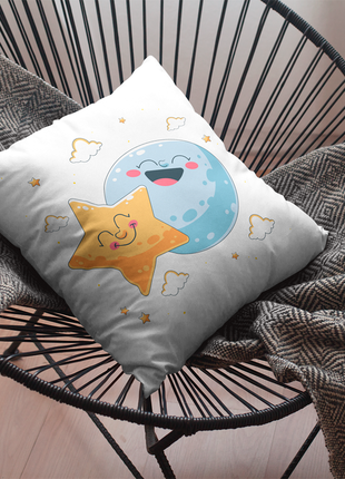 Подушка декоративная с детским оригинальным принтом "спящие звездочка и месяц среди облаков" push it