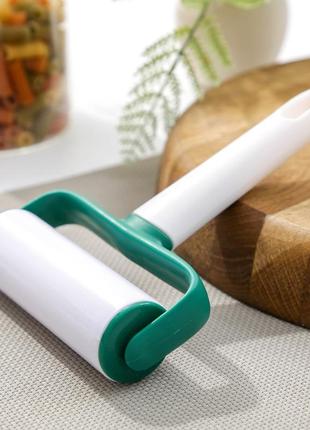 Колесо кулинарное кондитерское валик ролик пластиковый для раскатки теста 16 см