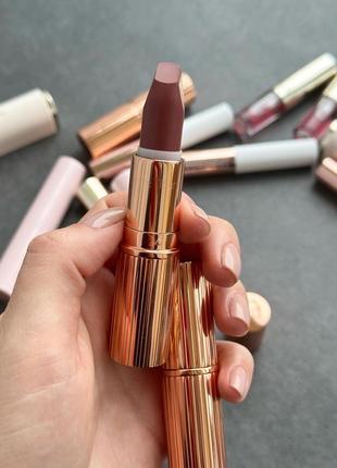 Матова помада charlotte tilbury matte revolution - pillow talk medium