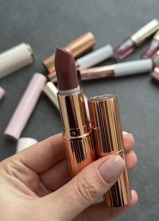 Матова помада charlotte tilbury matte revolution - pillow talk medium