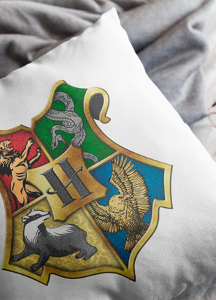 Подушка декоративна з дитячим оригінальним принтом "логотип факультетів harry potter . гаррі поттер"2 фото