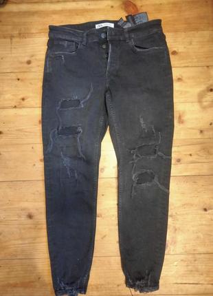 Мужские рваные джинсы с накладками1 фото
