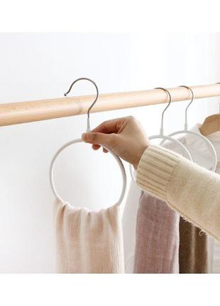 Вешалка-кольцо для шарфов, палантинов и платков. белый