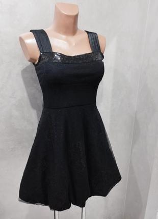 Шикарное черное платье мини с широкой юбкой.2 фото