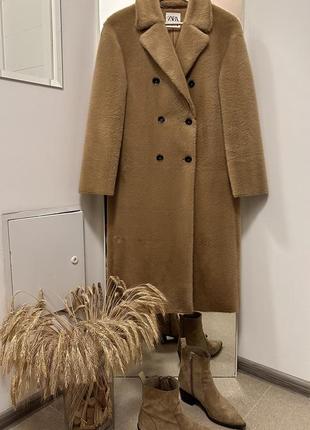Роскошная, плотная шубка-пальто от бренда zara