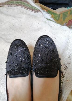 Туфли камни шипы