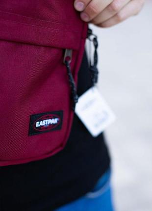 Сумка месенджер через плече eastpak the one messenger естпак истпак бордова червона3 фото