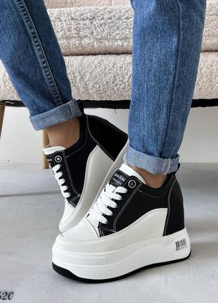 Трендовые женские сникерсы