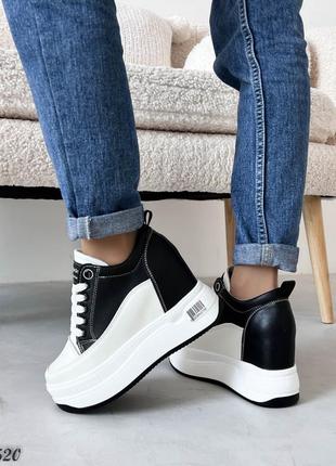 Трендовые женские сникерсы