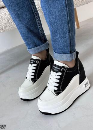 Трендовые женские сникерсы