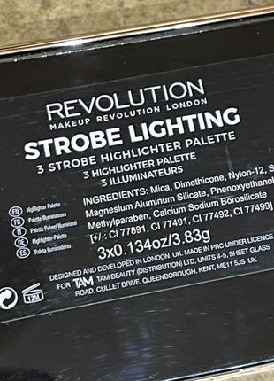 Палетка хайлайтеров для лица makeup revolution strobe lighting 3 strobe highlighter palette10 фото