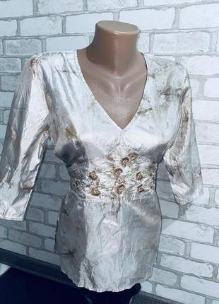 Стильная блуза под рептилию  бренд vila clothes  размер м