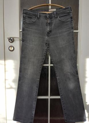 Стильные джинсы wrangler.