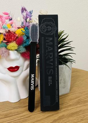 Оригінал зубна щітка marvis toothbrush black medium1 фото