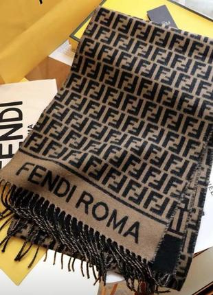 Теплий шарф в стилі fendi