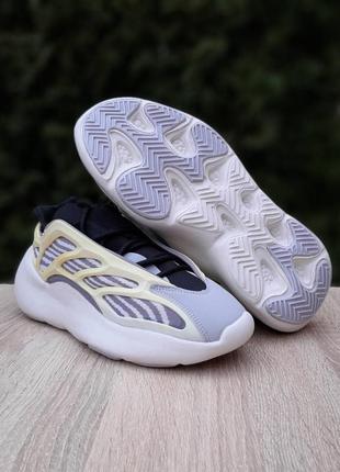 Adidas yeezy 700 v3 сірі з бежевим