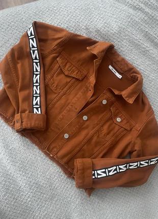 Джинсовый укороченный пиджак