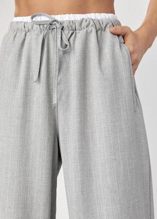 Женские брюки в полоску с резинкой на талии4 фото