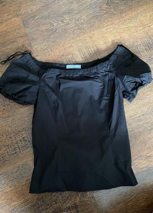 Черная хлопковая блуза с ризенкой на плечах блуза с пышными рукавами топ prada milano оригинал блуза с буффами нейлоновая блуза топ2 фото