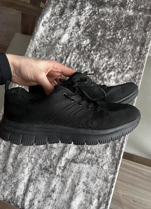 Чорні кросівки 40 розмір кроси для бігу кеди