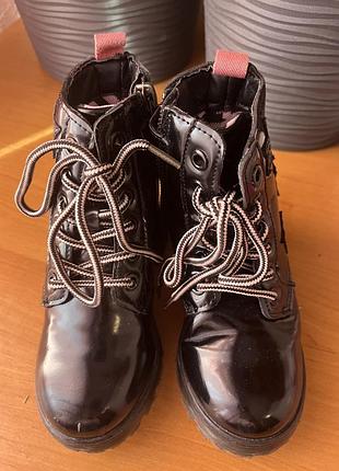 Ботінки чорні лакові 25 розмір черевики