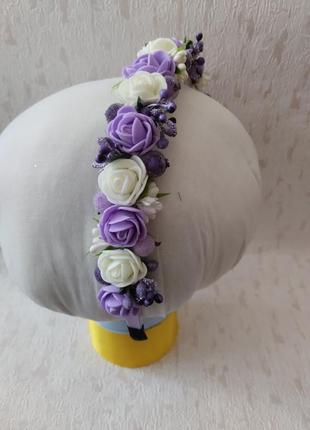 Прикраси, аксесуари на свято весни. весняний, літній віночок обруч обідок ободок з квітами