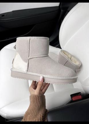 Ugg mini