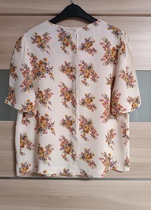 Легка красива блуза з актуальним коміром5 фото