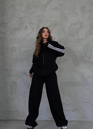 Костюм 
тканина: тринитка на флісі
колір: білий, чорний
розмір: 42-44, 44-46