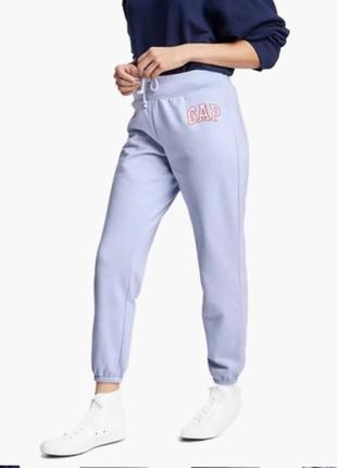 Брюки женские спортивные gap logo joggers in fleece jet stream blue 282908291 оригинал