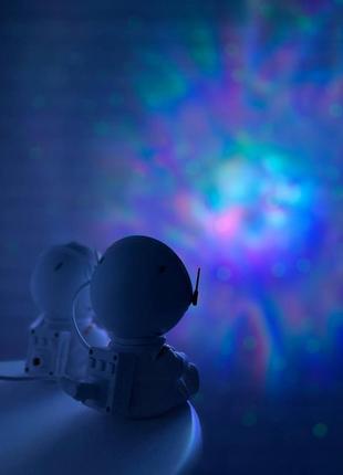 Нічник проектор зоряного неба космонавт7 фото