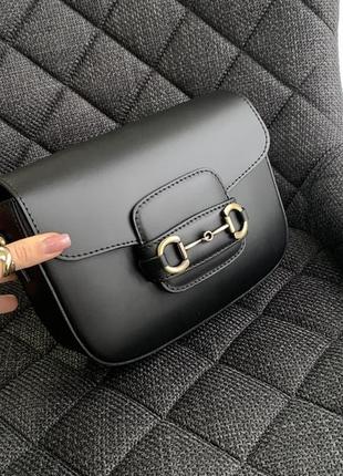 Шкіряна чорна жіноча сумка на широкому ремені італія5 фото