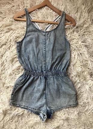 Джинсовый комбинезон шортами topshop