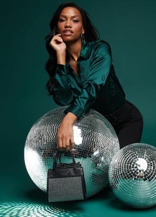 Мініатюрна сумка зі стразами taylor від guess з ланцюжком