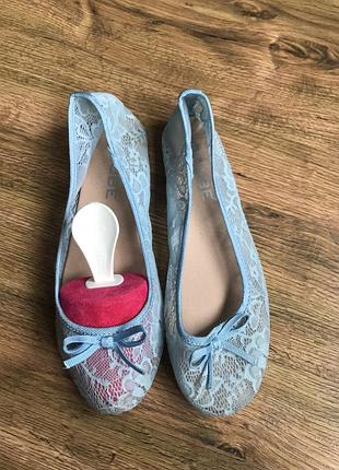 Блакитні мереживні човники