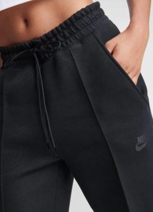 Брюки женские спортивные nike sportswear tech fleece jogger pants black fb8330-010 оригинал2 фото