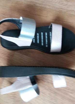 Босоніжки на гумці3 фото