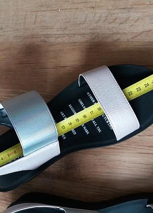 Босоніжки на гумці4 фото