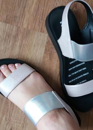 Босоніжки на гумці5 фото