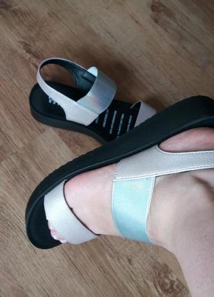 Босоніжки на гумці6 фото