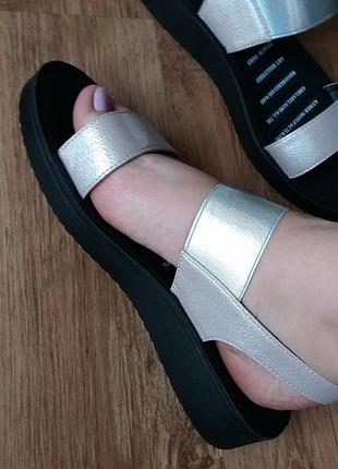 Босоніжки на гумці7 фото