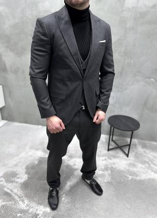 Костюм тройка бежевый